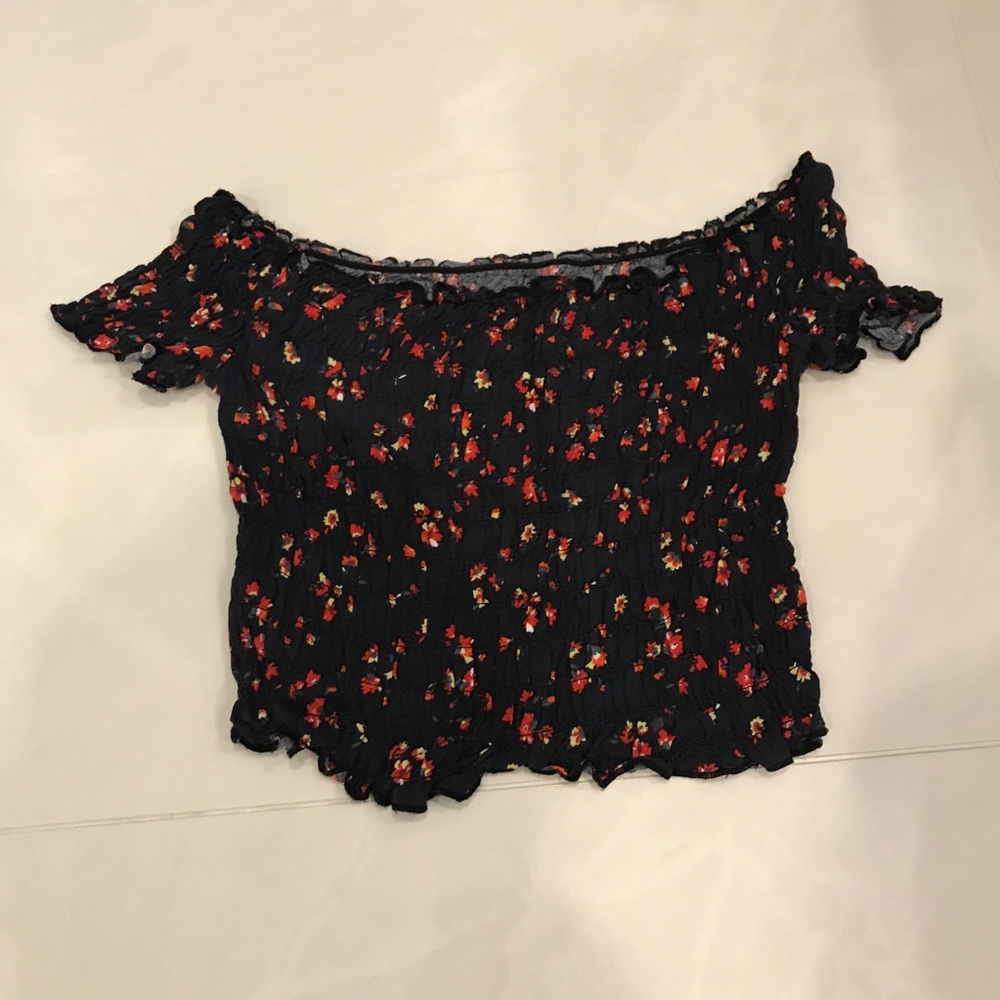 Off the shoulder red floral crop top - Picture 3 of 3